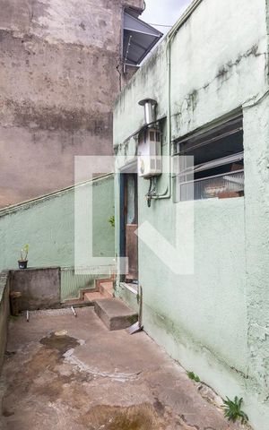 Casa à venda com 250m², 2 quartos e 3 vagas Casa à venda com 250m², 2 quartos e 3 vagasVaranda