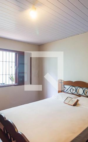 Casa à venda com 250m², 2 quartos e 3 vagas Casa à venda com 250m², 2 quartos e 3 vagasQuarto