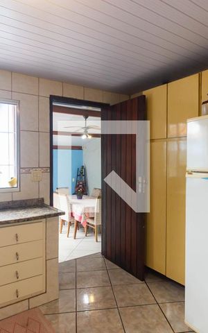 Casa à venda com 250m², 2 quartos e 3 vagas Casa à venda com 250m², 2 quartos e 3 vagasCozinha