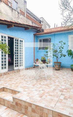 Casa à venda com 250m², 2 quartos e 3 vagas Casa à venda com 250m², 2 quartos e 3 vagasQuintal