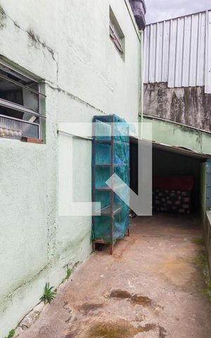 Casa à venda com 250m², 2 quartos e 3 vagas Casa à venda com 250m², 2 quartos e 3 vagasVaranda