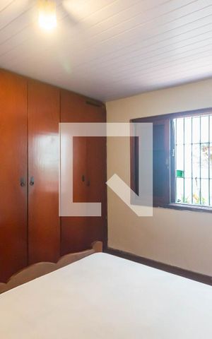 Casa à venda com 250m², 2 quartos e 3 vagas Casa à venda com 250m², 2 quartos e 3 vagasQuarto