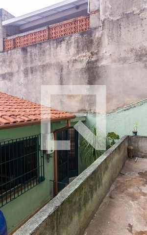Casa à venda com 250m², 2 quartos e 3 vagas Casa à venda com 250m², 2 quartos e 3 vagasVaranda