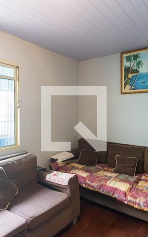 Casa à venda com 250m², 2 quartos e 3 vagas Casa à venda com 250m², 2 quartos e 3 vagasSala