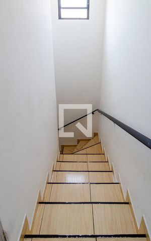 Casa de condomínio à venda com 57m², 2 quartos e 1 vaga Casa de condomínio à venda com 57m², 2 quartos e 1 vagaEscadas