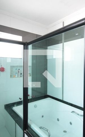Casa à venda com 473m², 5 quartos e 5 vagasBanheiro da Suite Master