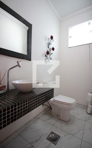 Casa à venda com 473m², 5 quartos e 5 vagasLavabo da Sala