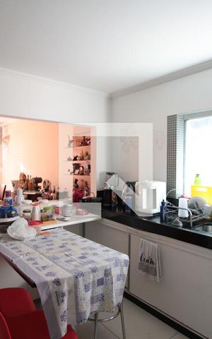 Casa à venda com 473m², 5 quartos e 5 vagasCozinha
