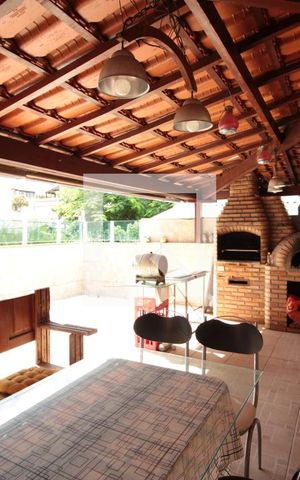 Casa à venda com 473m², 5 quartos e 5 vagasArea Gourmet