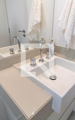 Apartamento à venda com 95m², 2 quartos e 2 vagas Apartamento à venda com 95m², 2 quartos e 2 vagasBanheiro da Suíte