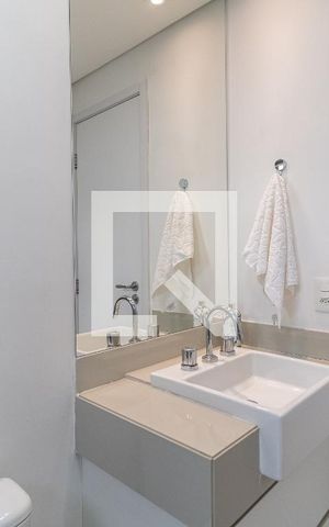 Apartamento à venda com 95m², 2 quartos e 2 vagas Apartamento à venda com 95m², 2 quartos e 2 vagasBanheiro da Suíte