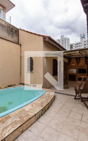 Casa à venda com 240m², 3 quartos e 5 vagas Casa à venda com 240m², 3 quartos e 5 vagasÁrea comum