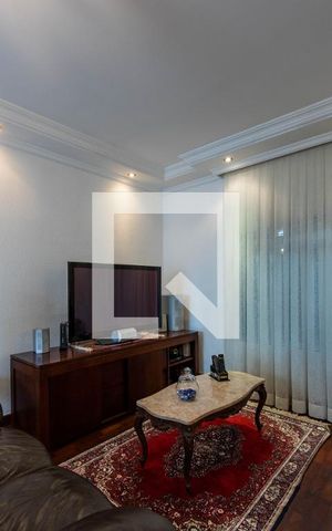 Casa à venda com 240m², 3 quartos e 5 vagas Casa à venda com 240m², 3 quartos e 5 vagasSala