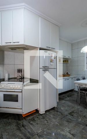 Casa à venda com 240m², 3 quartos e 5 vagas Casa à venda com 240m², 3 quartos e 5 vagasCozinha