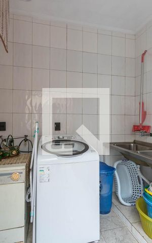 Casa à venda com 240m², 3 quartos e 5 vagas Casa à venda com 240m², 3 quartos e 5 vagasÁrea comum
