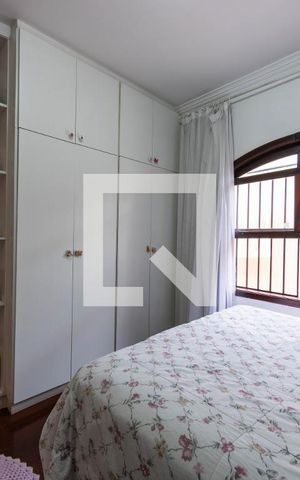 Casa à venda com 240m², 3 quartos e 5 vagas Casa à venda com 240m², 3 quartos e 5 vagasQuarto 3