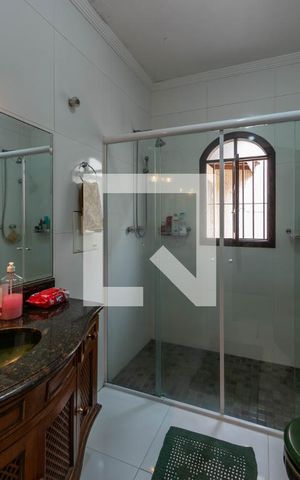 Casa à venda com 240m², 3 quartos e 5 vagas Casa à venda com 240m², 3 quartos e 5 vagasBanheiro