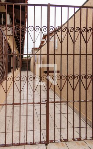 Casa à venda com 240m², 3 quartos e 5 vagas Casa à venda com 240m², 3 quartos e 5 vagasÁrea comum