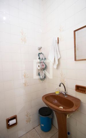Casa à venda com 220m², 3 quartos e 5 vagas Casa à venda com 220m², 3 quartos e 5 vagasBanheiro 1