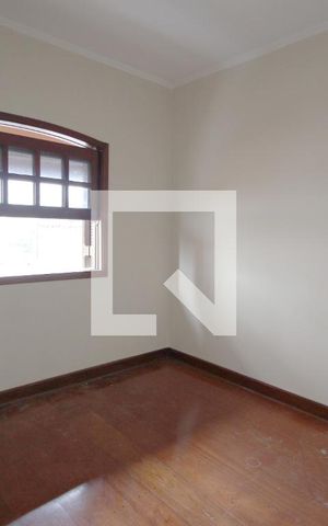 Casa para alugar com 110m², 3 quartos e 2 vagasQuarto 2