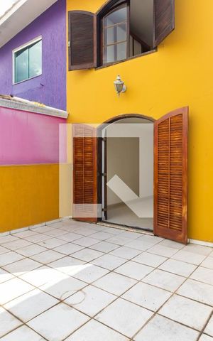 Casa à venda com 150m², 3 quartos e 2 vagas Casa à venda com 150m², 3 quartos e 2 vagasVaranda
