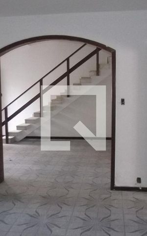 Casa à venda com 200m², 4 quartos e sem vagaSala