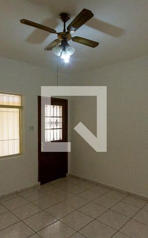 Casa à venda com 224m², 3 quartos e 7 vagas Casa à venda com 224m², 3 quartos e 7 vagasSala