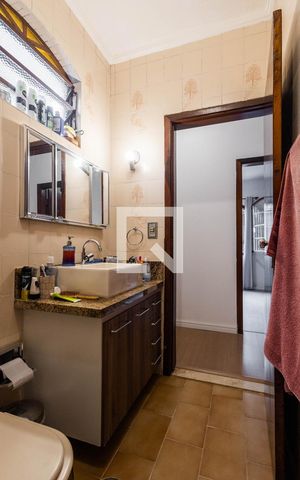 Casa à venda com 200m², 4 quartos e 2 vagasBanheiro 1