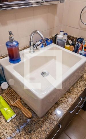 Casa à venda com 200m², 4 quartos e 2 vagasBanheiro 1