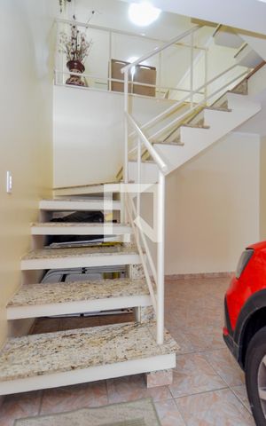 Casa à venda com 190m², 3 quartos e 3 vagasEscada Garagem/Sala