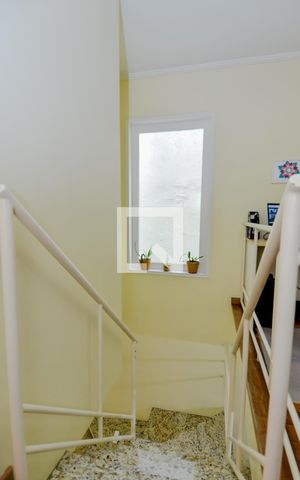 Casa à venda com 190m², 3 quartos e 3 vagasEscada Quartos/Sala