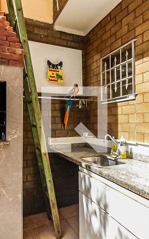 Casa à venda com 178m², 2 quartos e 4 vagas Casa à venda com 178m², 2 quartos e 4 vagasQuintal com Churrasqueira