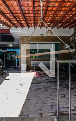 Casa à venda com 178m², 2 quartos e 4 vagas Casa à venda com 178m², 2 quartos e 4 vagasGaragem