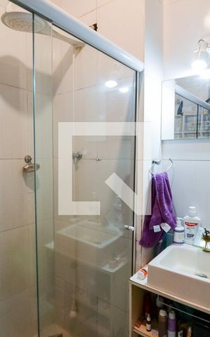 Apartamento à venda com 80m², 2 quartos e 1 vaga Apartamento à venda com 80m², 2 quartos e 1 vagaBanheiro