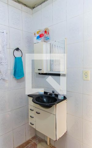 Casa à venda com 288m², 3 quartos e 2 vagas Casa à venda com 288m², 3 quartos e 2 vagasEdícula - Banheiro