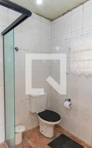 Casa à venda com 288m², 3 quartos e 2 vagas Casa à venda com 288m², 3 quartos e 2 vagasEdícula - Banheiro