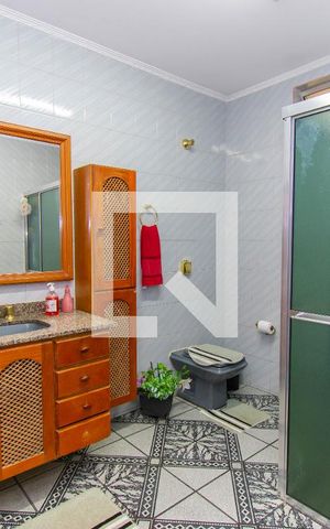 Casa à venda com 288m², 3 quartos e 2 vagas Casa à venda com 288m², 3 quartos e 2 vagasBanheiro 2