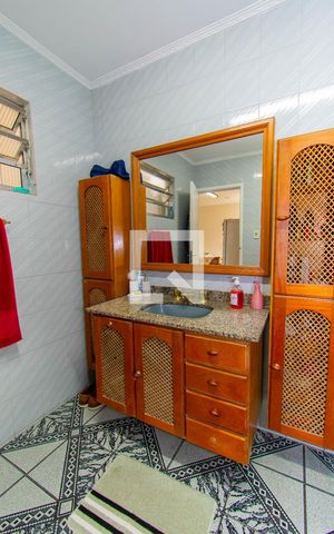 Casa à venda com 288m², 3 quartos e 2 vagas Casa à venda com 288m², 3 quartos e 2 vagasBanheiro 2