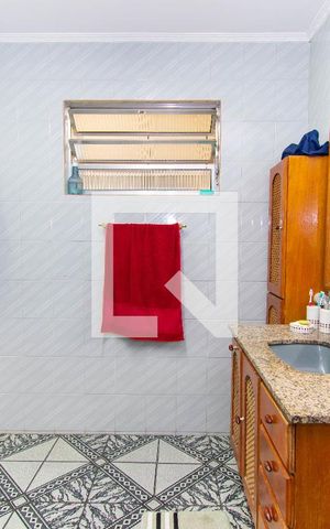Casa à venda com 288m², 3 quartos e 2 vagas Casa à venda com 288m², 3 quartos e 2 vagasBanheiro 2
