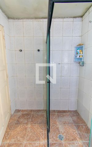Casa à venda com 288m², 3 quartos e 2 vagas Casa à venda com 288m², 3 quartos e 2 vagasEdícula - Banheiro