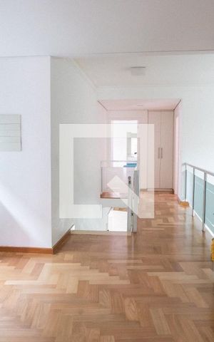 Casa à venda com 261m², 4 quartos e 3 vagas Casa à venda com 261m², 4 quartos e 3 vagasHall