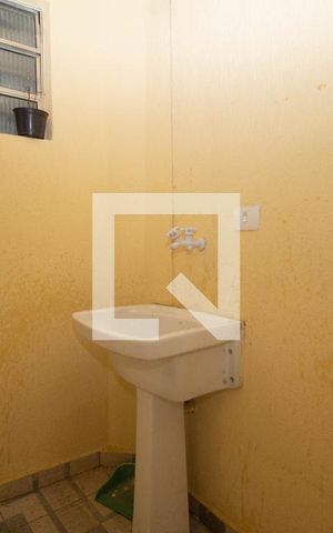 Casa para alugar com 50m², 2 quartos e 1 vaga Casa para alugar com 50m², 2 quartos e 1 vagaÁrea de Serviço