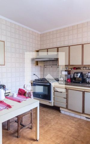 Casa à venda com 300m², 4 quartos e 8 vagasCozinha