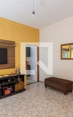 Casa à venda com 200m², 2 quartos e 2 vagas Casa à venda com 200m², 2 quartos e 2 vagasSala