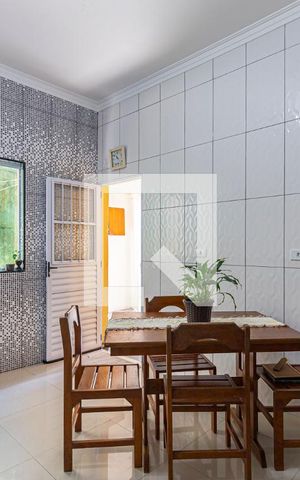 Casa à venda com 200m², 2 quartos e 2 vagas Casa à venda com 200m², 2 quartos e 2 vagasCozinha