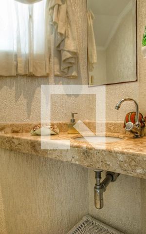 Casa de condomínio à venda com 260m², 4 quartos e 4 vagas Casa de condomínio à venda com 260m², 4 quartos e 4 vagasLavabo