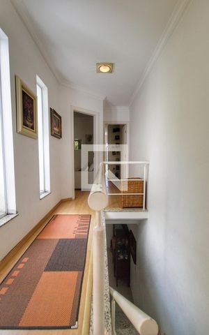 Casa de condomínio à venda com 260m², 4 quartos e 4 vagas Casa de condomínio à venda com 260m², 4 quartos e 4 vagasCorredor do quarto