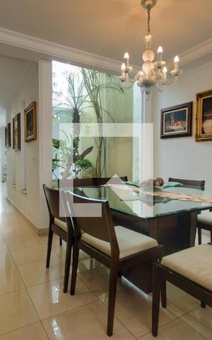 Casa de condomínio à venda com 260m², 4 quartos e 4 vagas Casa de condomínio à venda com 260m², 4 quartos e 4 vagasSala de Jantar