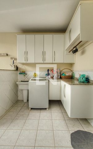 Casa de condomínio à venda com 260m², 4 quartos e 4 vagas Casa de condomínio à venda com 260m², 4 quartos e 4 vagasÁrea de Serviço - Quintal