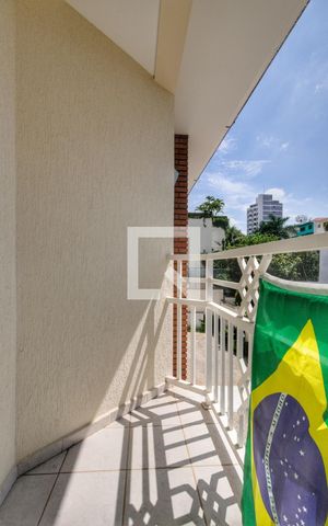 Casa de condomínio à venda com 260m², 4 quartos e 4 vagas Casa de condomínio à venda com 260m², 4 quartos e 4 vagasQuarto 1 - Varanda